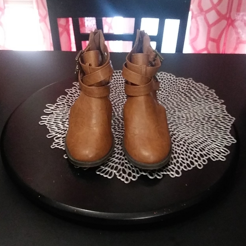 Boot - Picture 2 of 4